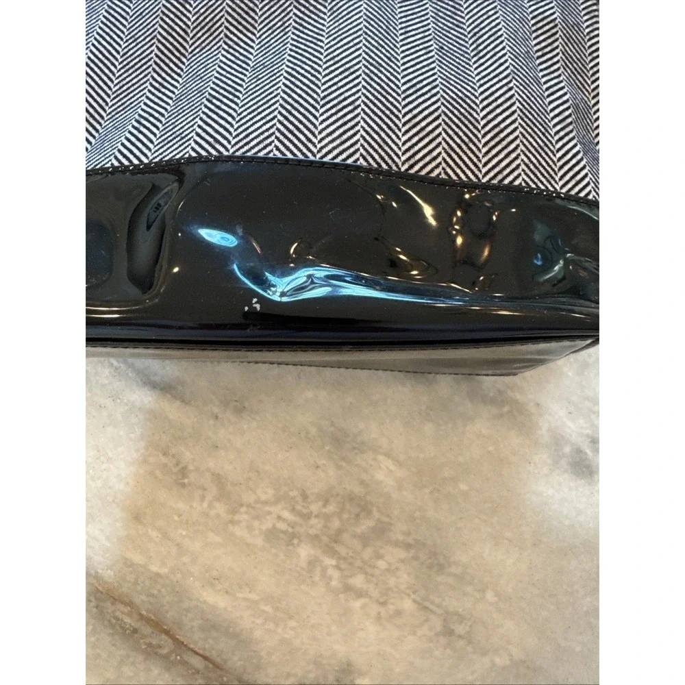 Estée Lauder sleek handbag laptop
